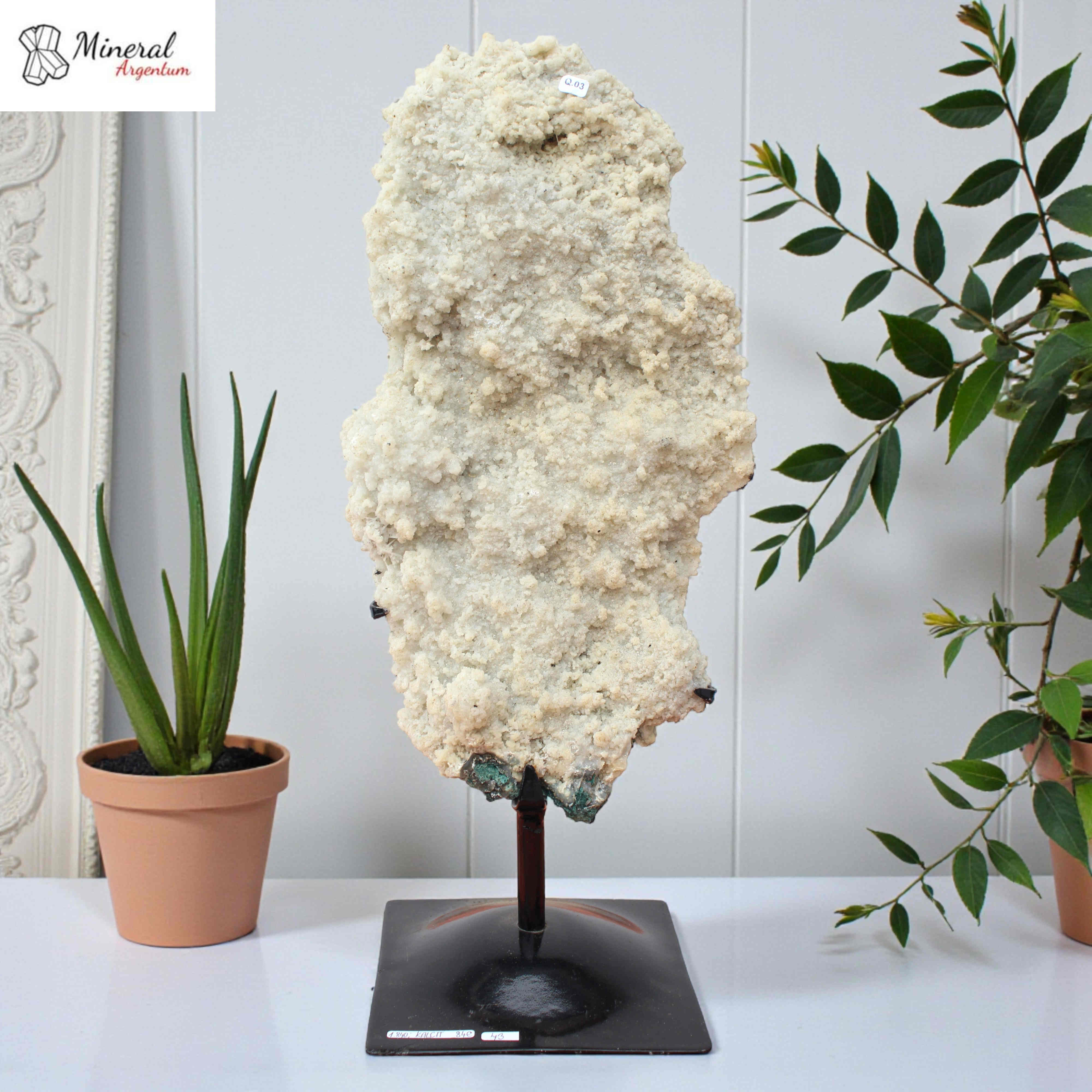 Kalcitová drúza na kovovém stojánku 3,012 kg