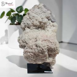 Kalcitová drúza na kovovém stojánku 1,598 kg
