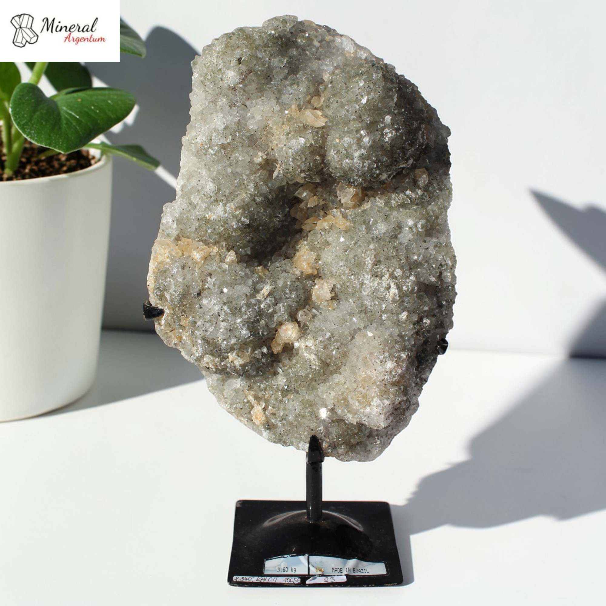 Křišťálová drúza s Kalcitem na kovovém stojánku 3,80 kg